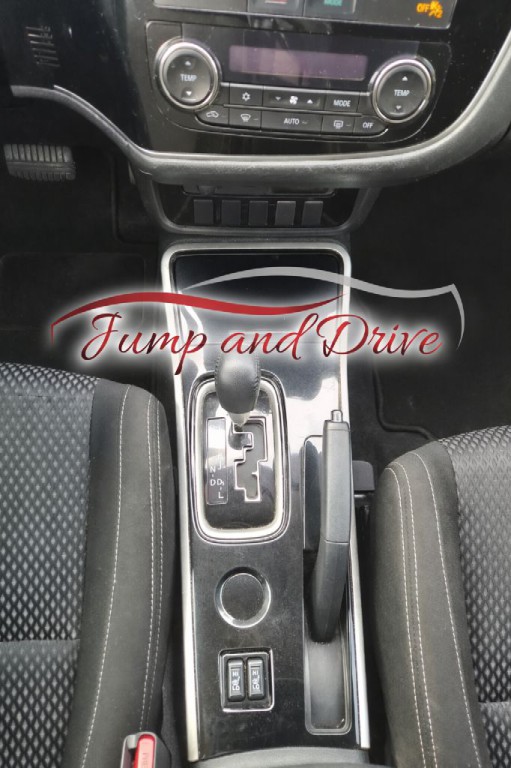 2017 Mitsubishi Outlander Image 13