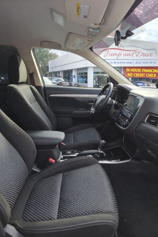 2017 Mitsubishi Outlander Image 15