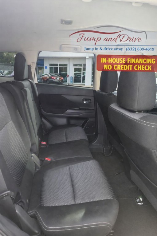 2017 Mitsubishi Outlander Image 17