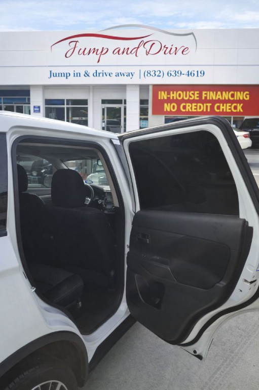 2017 Mitsubishi Outlander Image 20