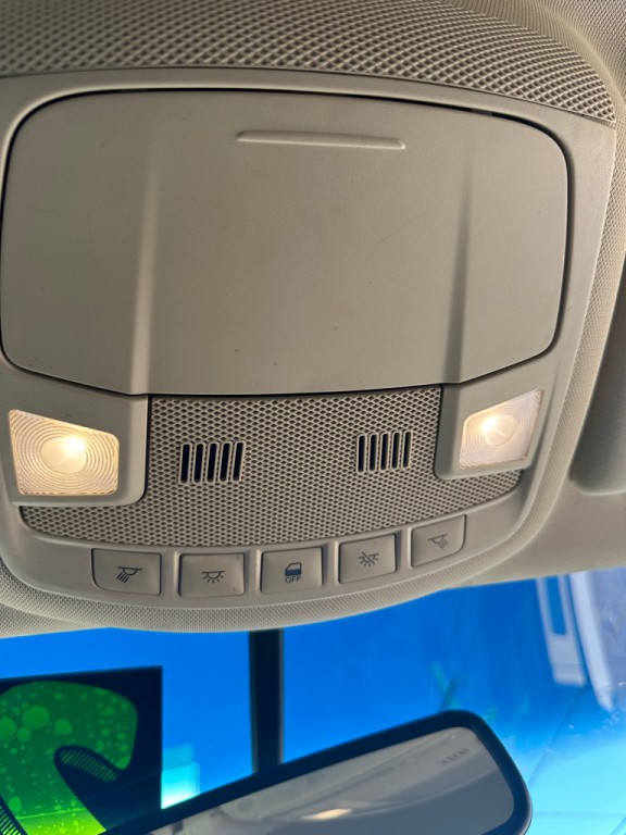 2013 Lincoln MKZ Image 18