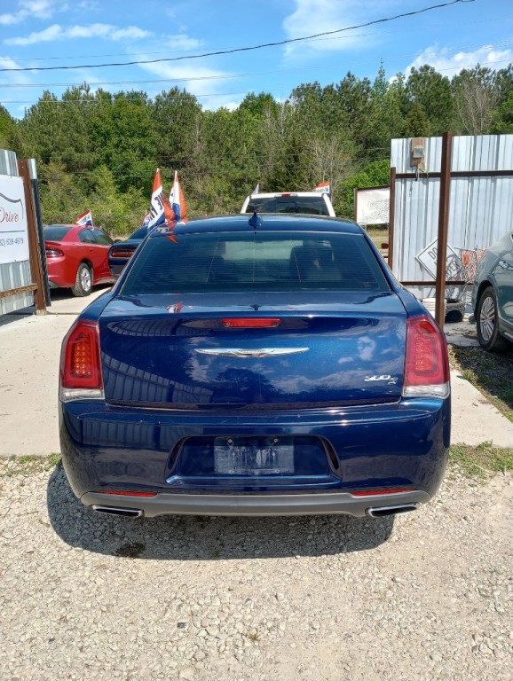 2015 Chrysler 300 Image 2