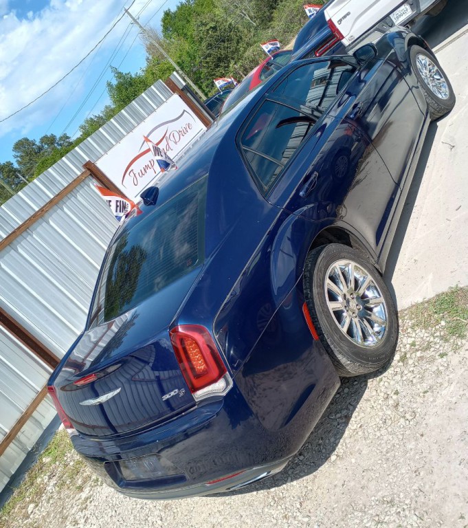 2015 Chrysler 300 Image 4