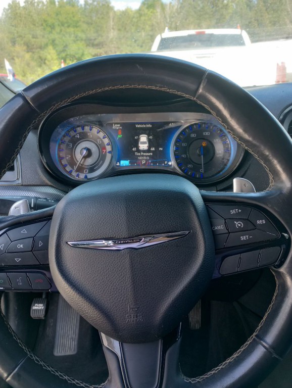 2015 Chrysler 300 Image 6