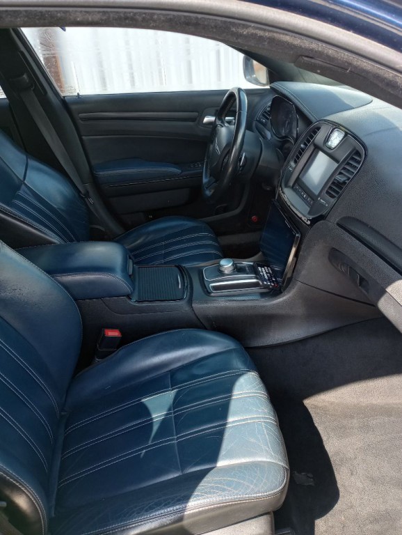 2015 Chrysler 300 Image 10