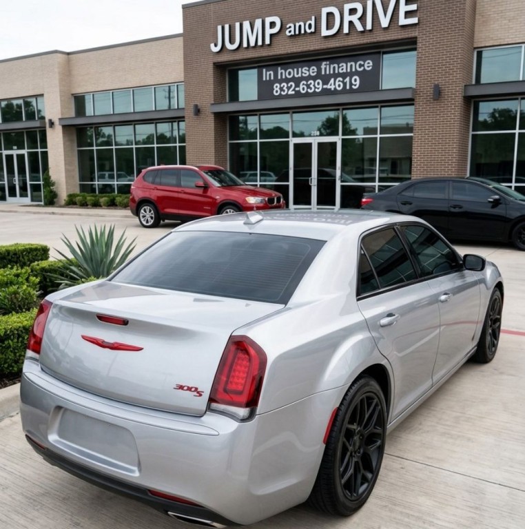 2015 Chrysler 300 Image 3