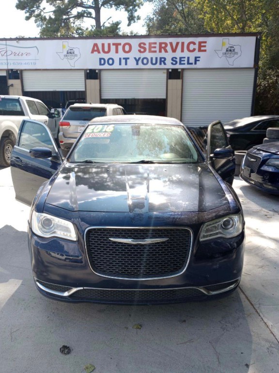 2016 Chrysler 300 Image 1