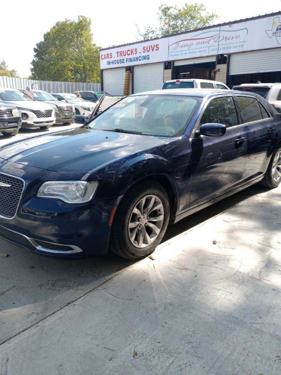 2016 Chrysler 300 Image 2