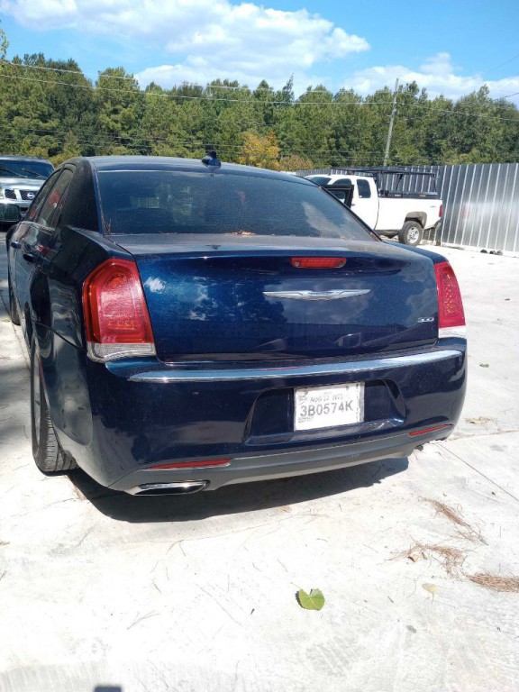 2016 Chrysler 300 Image 3