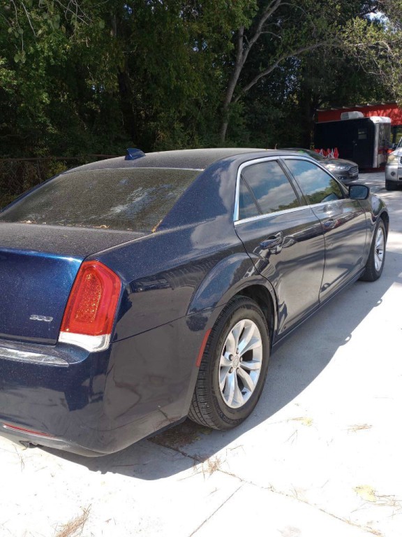 2016 Chrysler 300 Image 4