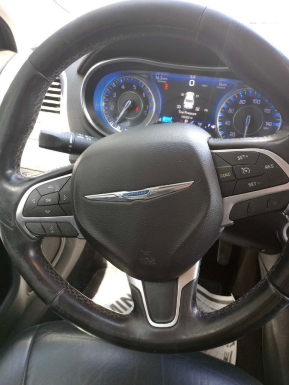 2016 Chrysler 300 Image 6