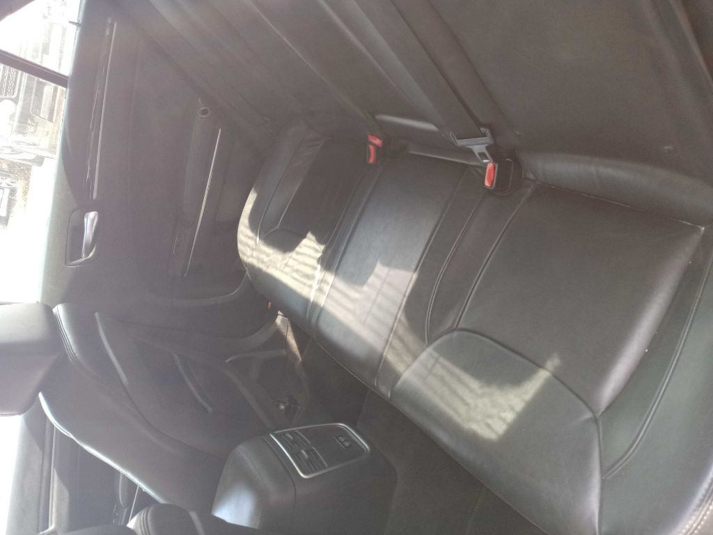 2016 Chrysler 300 Image 11