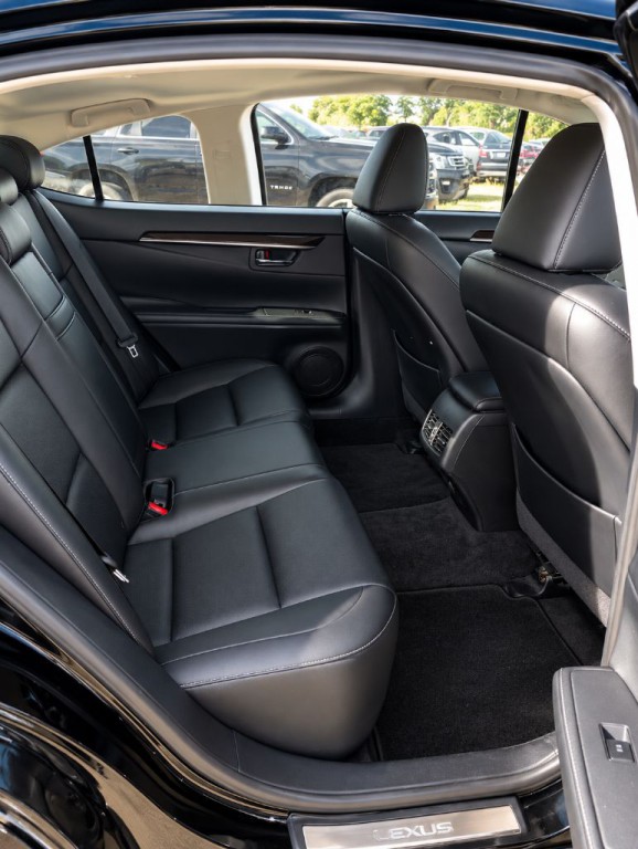 2013 Lexus ES Image 8