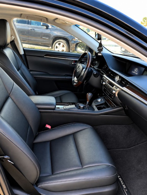 2013 Lexus ES Image 9