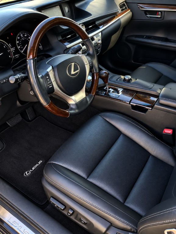 2013 Lexus ES Image 11