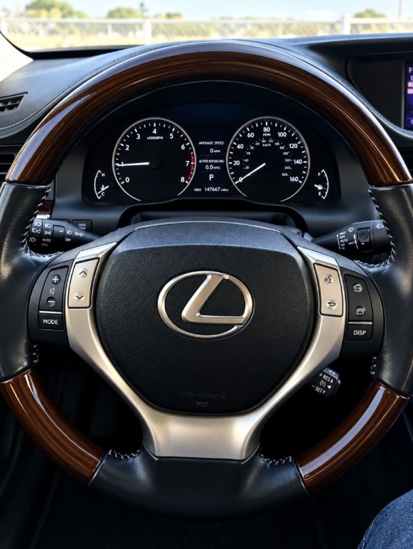 2013 Lexus ES Image 12