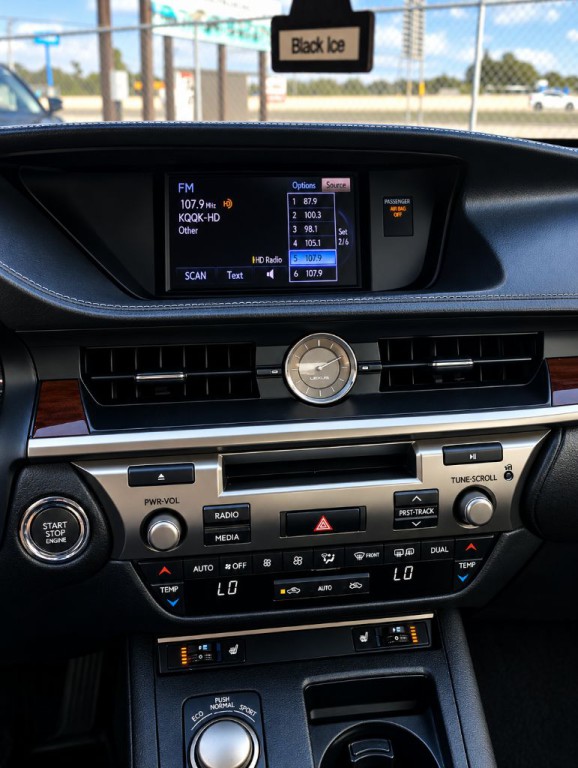2013 Lexus ES Image 13