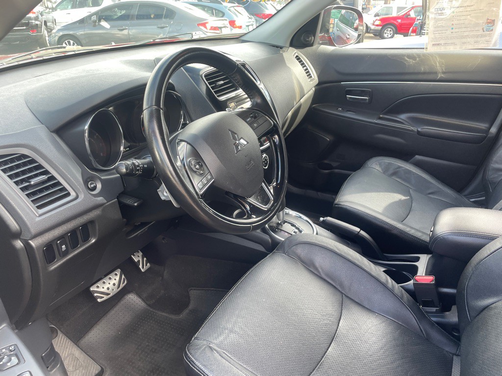 2017 Mitsubishi Outlander Image 8