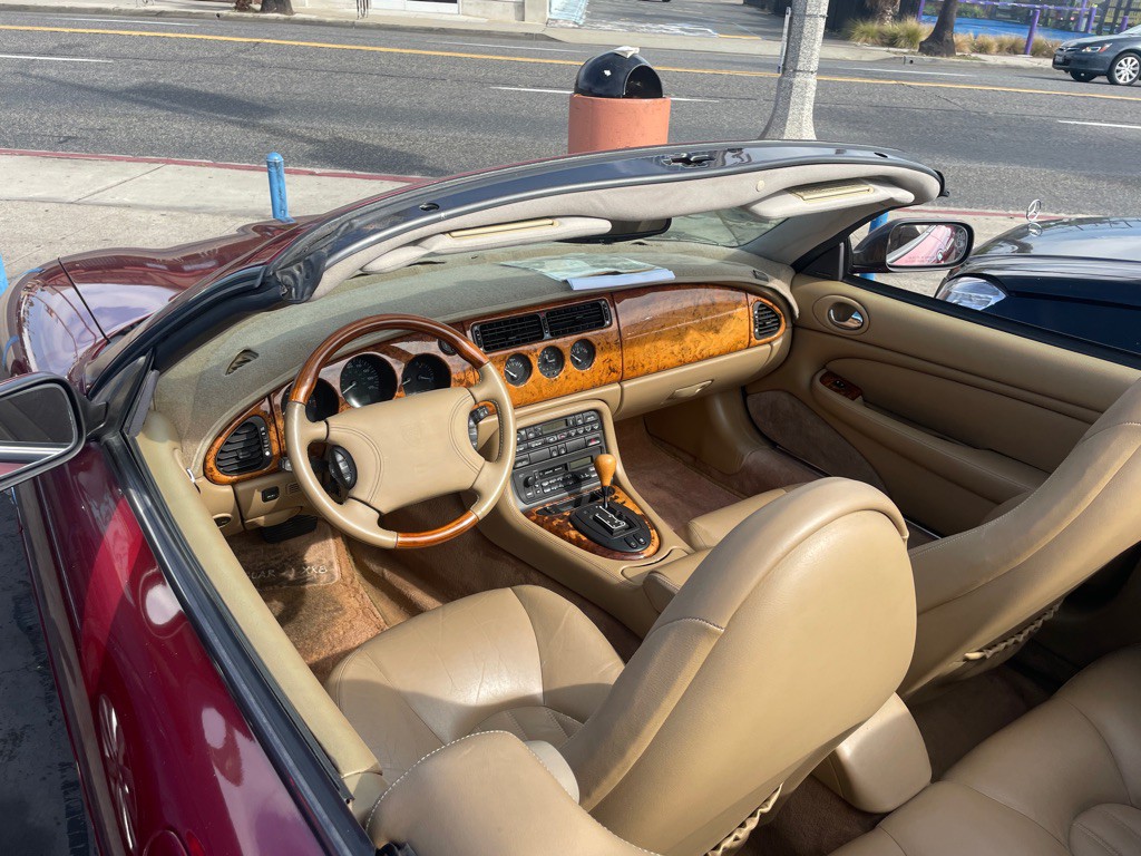 1997 Jaguar XK-Series Image 12