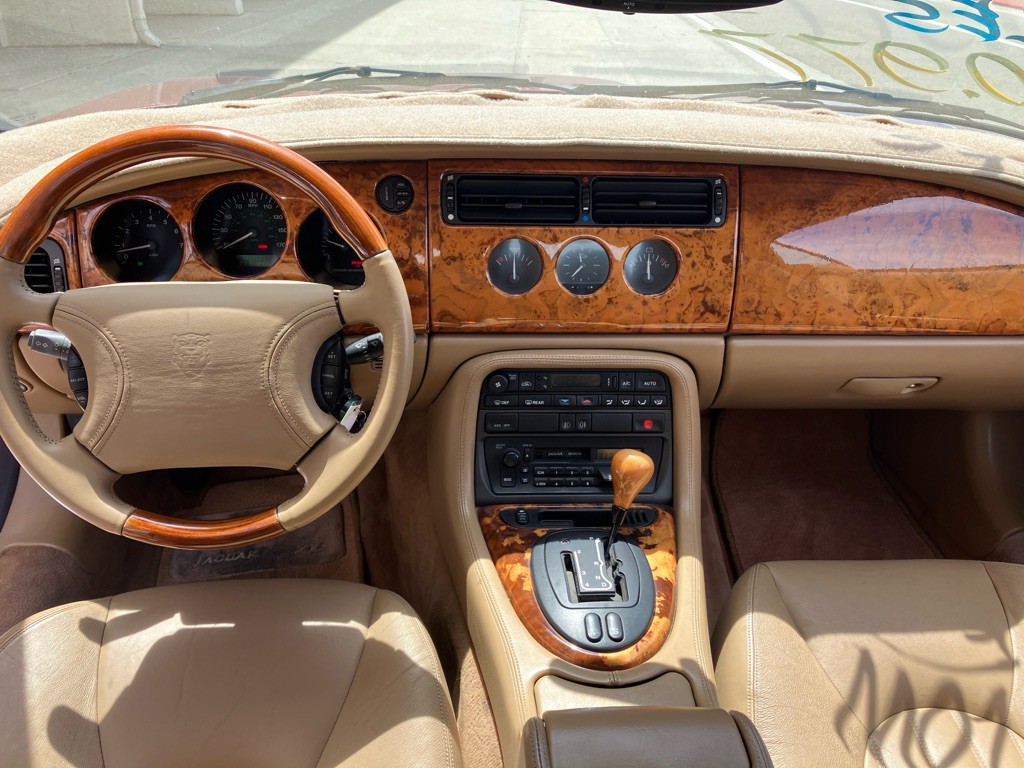 1997 Jaguar XK-Series Image 4