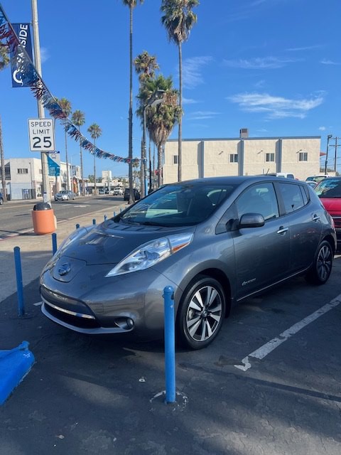 2015 Nissan Leaf Image 2