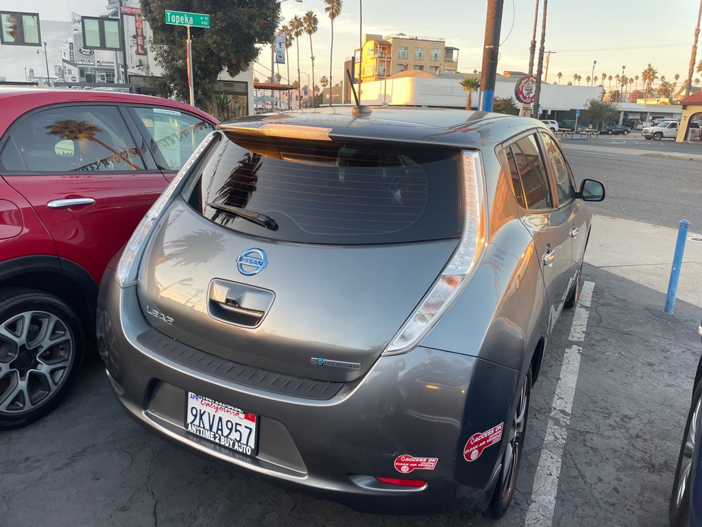 2015 Nissan Leaf Image 12