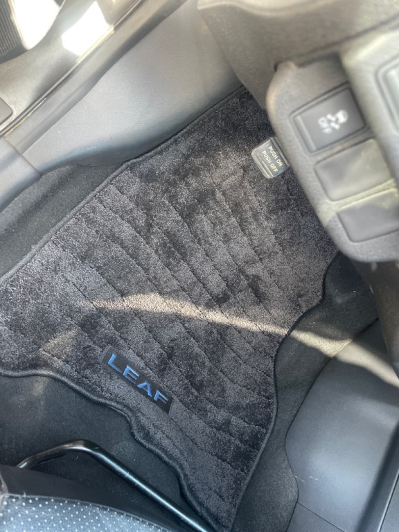 2015 Nissan Leaf Image 16