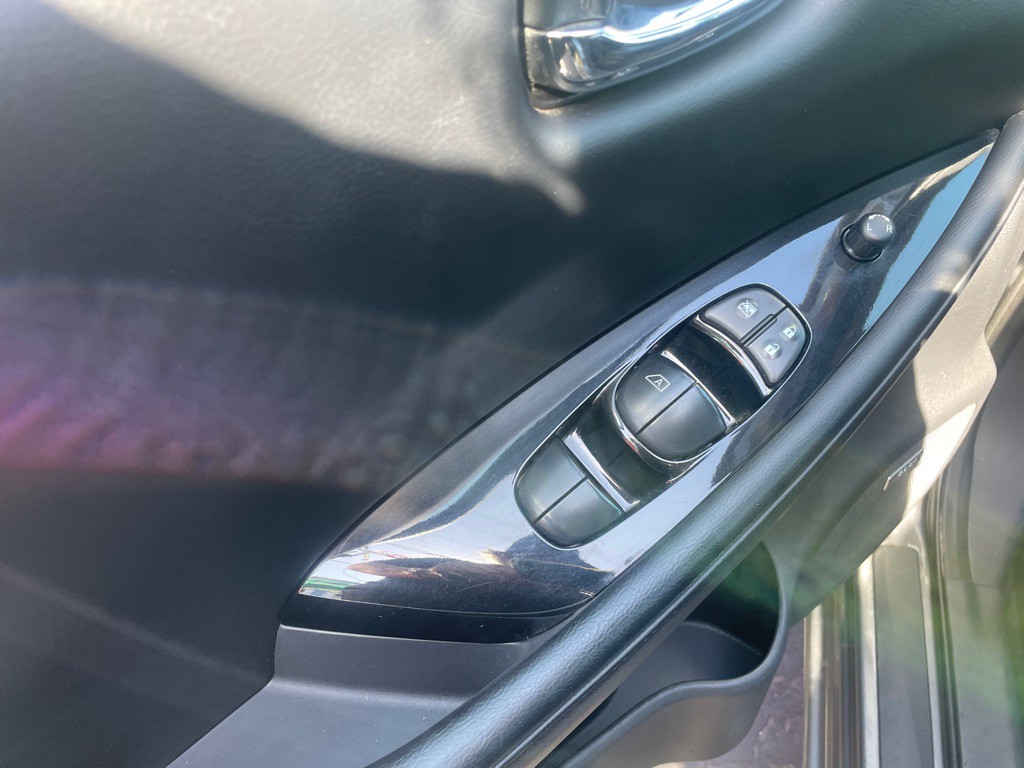 2015 Nissan Leaf Image 17