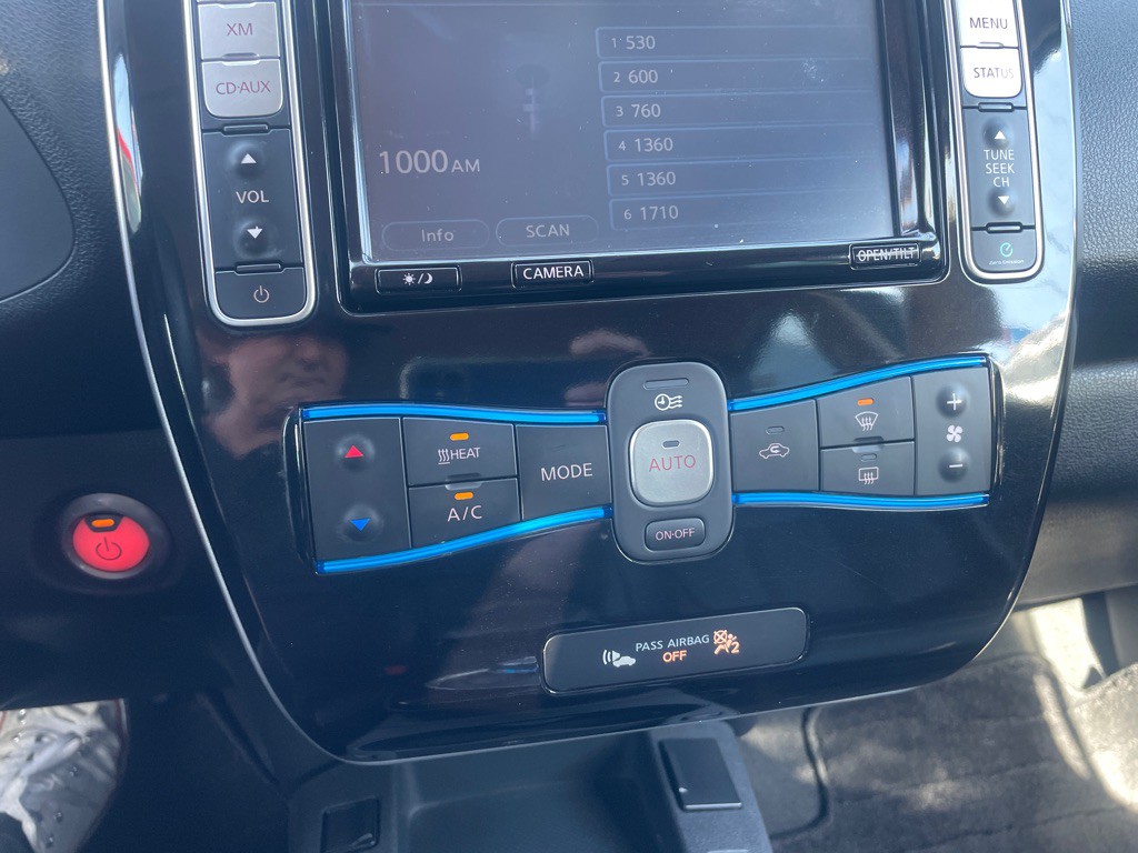 2015 Nissan Leaf Image 24