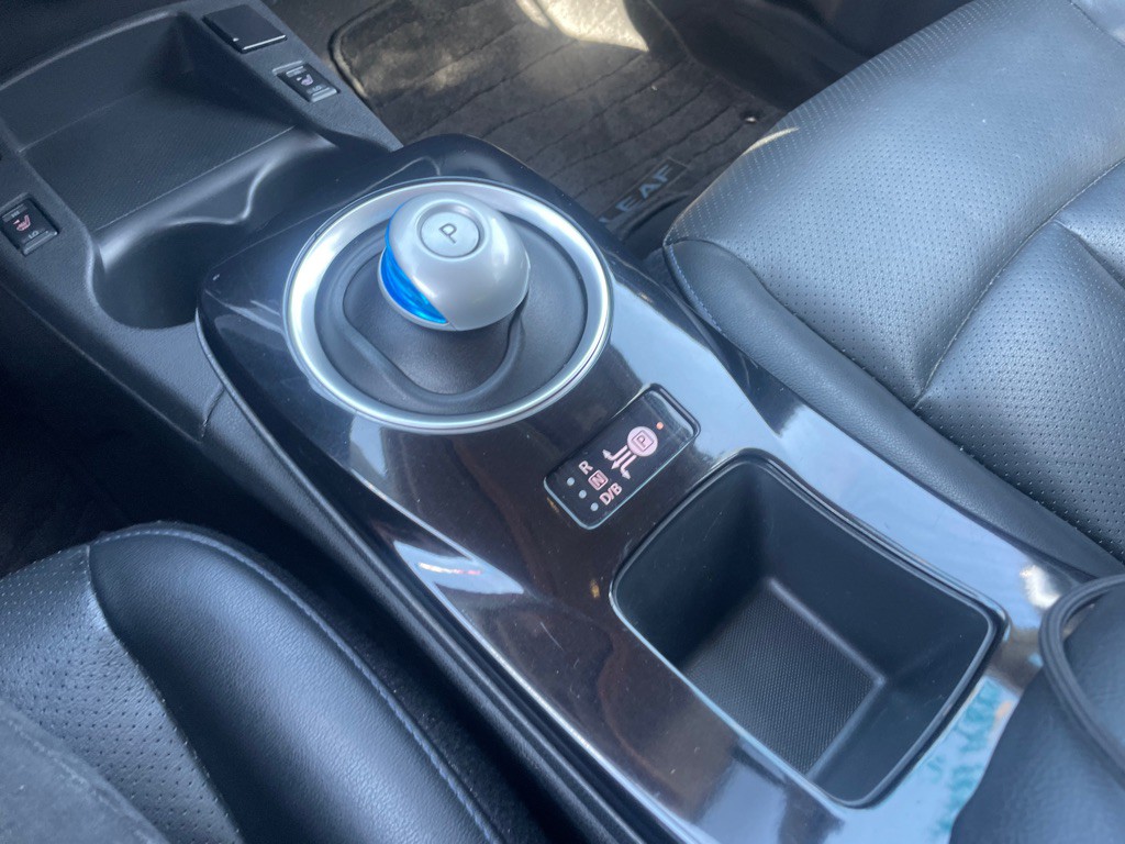 2015 Nissan Leaf Image 26