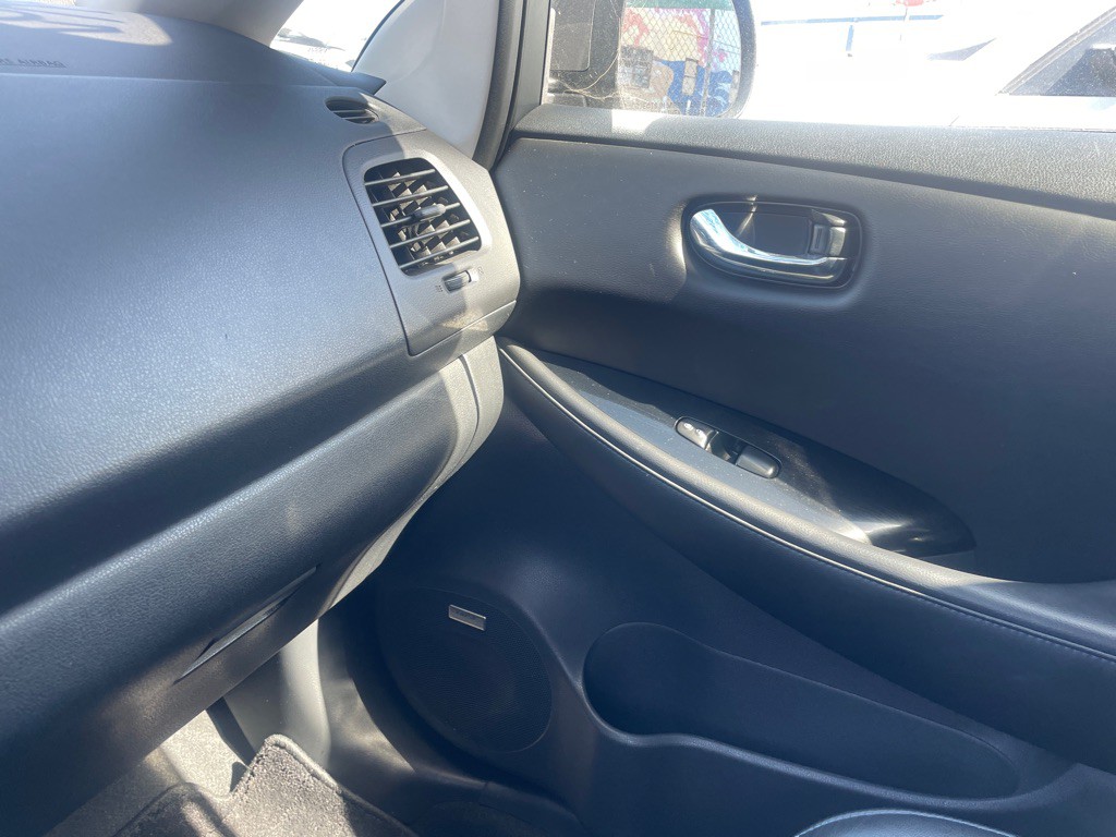 2015 Nissan Leaf Image 27