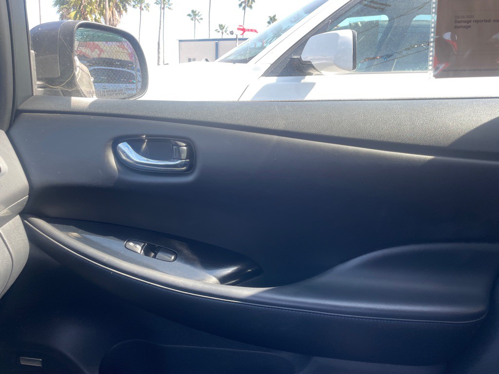 2015 Nissan Leaf Image 28