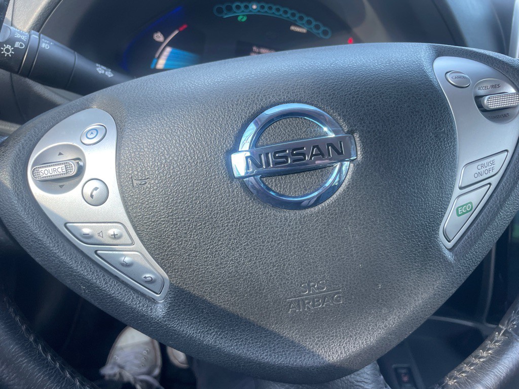 2015 Nissan Leaf Image 32