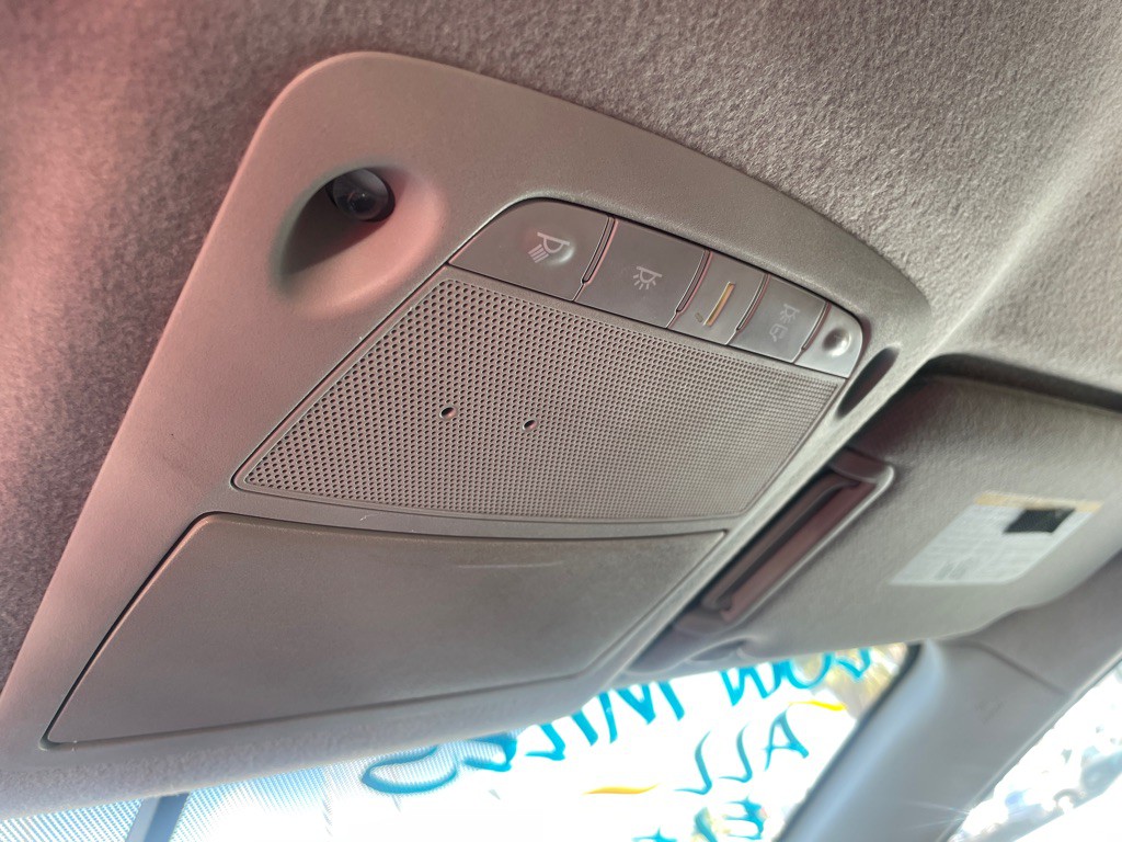 2015 Nissan Leaf Image 33