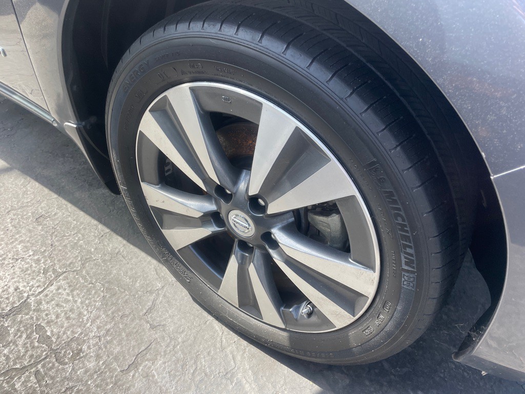 2015 Nissan Leaf Image 35