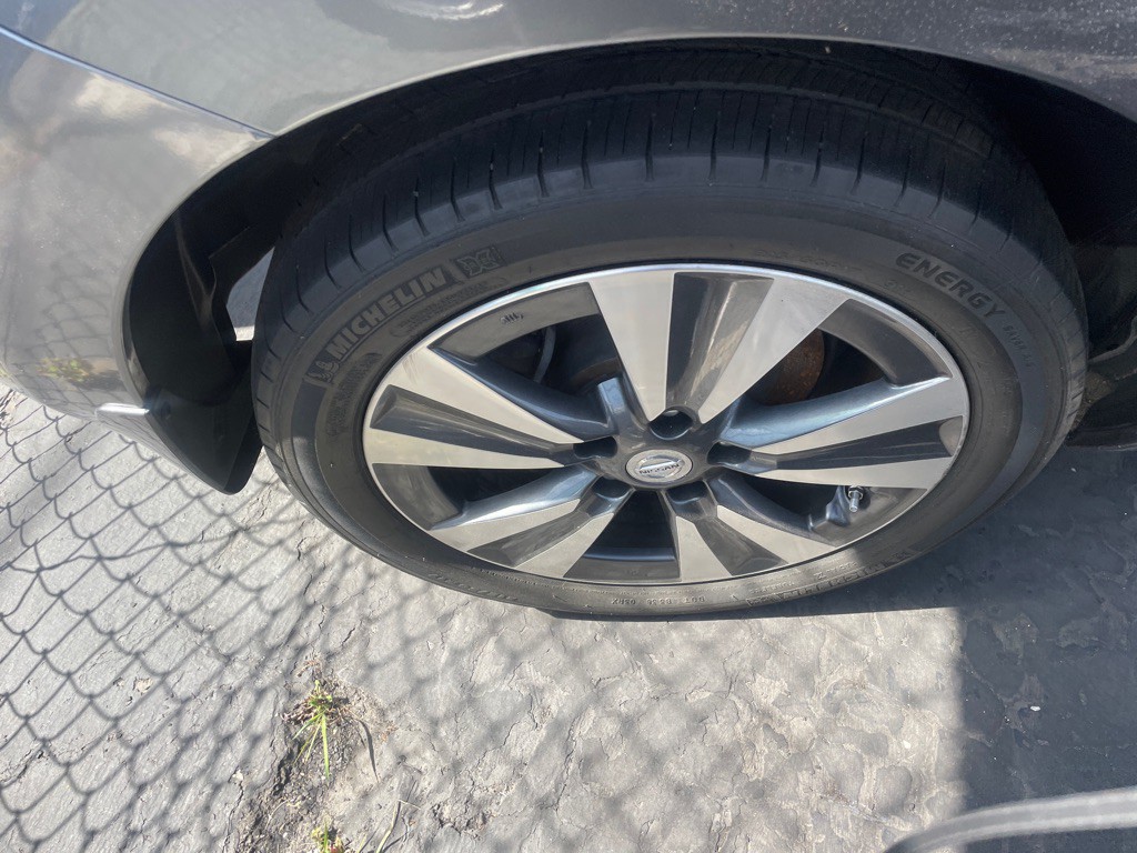 2015 Nissan Leaf Image 36