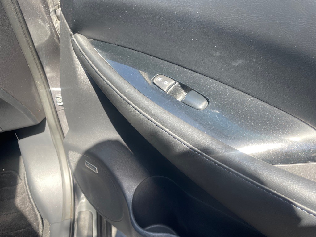 2015 Nissan Leaf Image 38