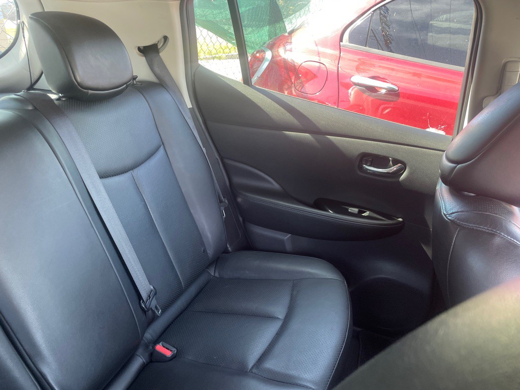 2015 Nissan Leaf Image 41