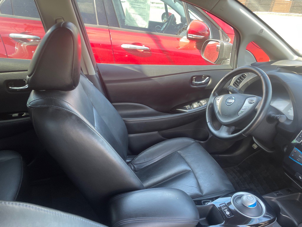 2015 Nissan Leaf Image 42