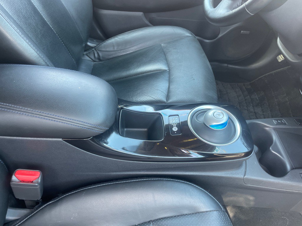 2015 Nissan Leaf Image 44