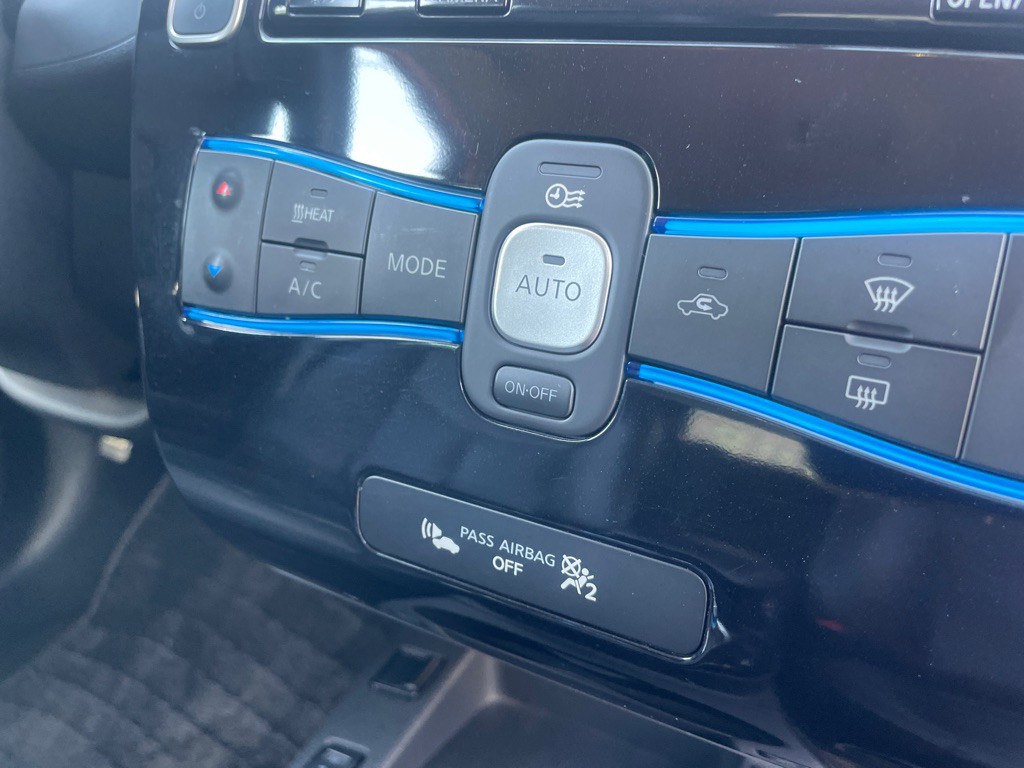 2015 Nissan Leaf Image 48