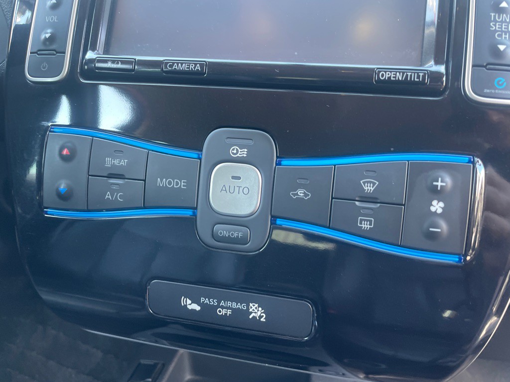 2015 Nissan Leaf Image 51