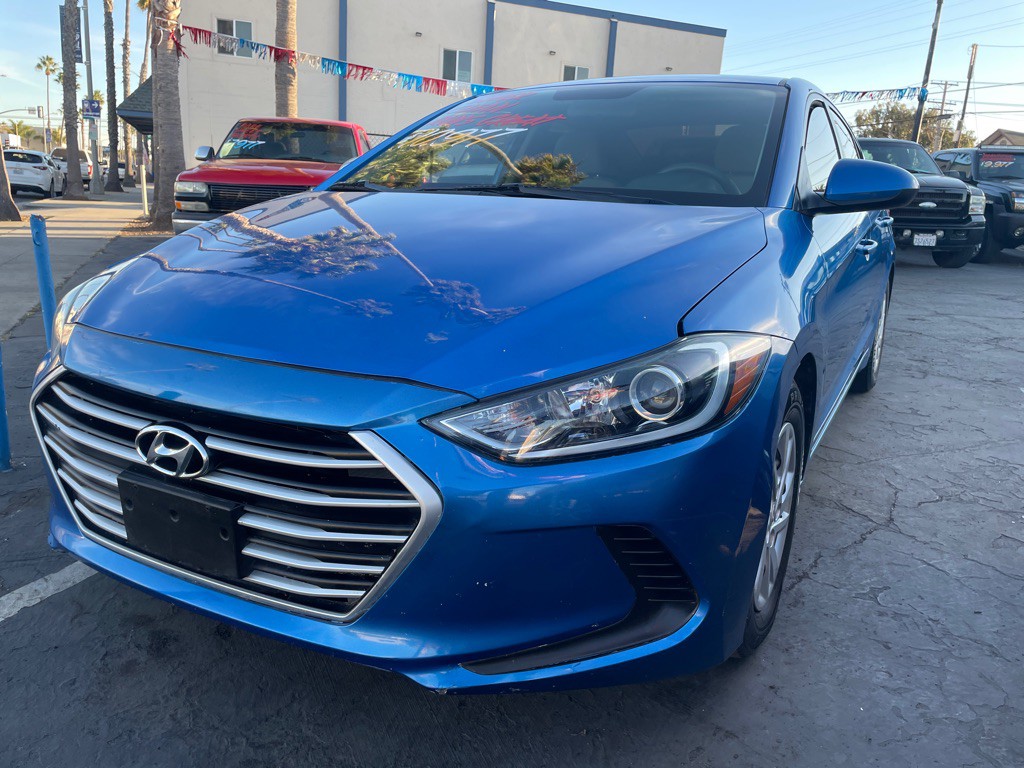 2017 Hyundai Elantra Image 2