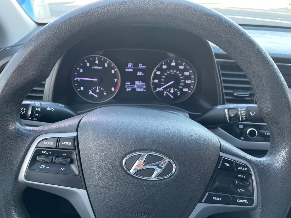 2017 Hyundai Elantra Image 5