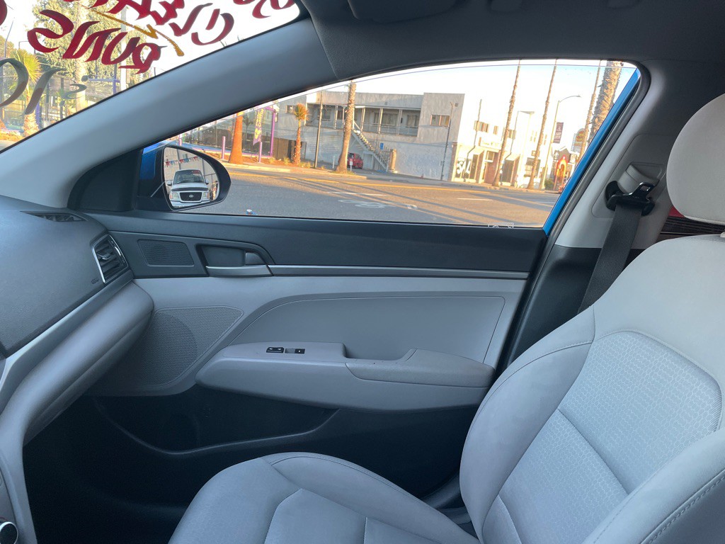 2017 Hyundai Elantra Image 7