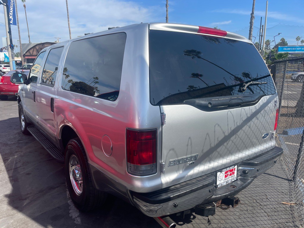 2005 Ford Excursion Image 3