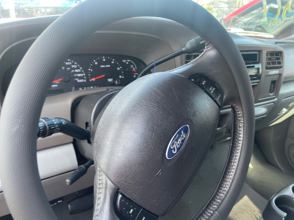 2005 Ford Excursion Image 12