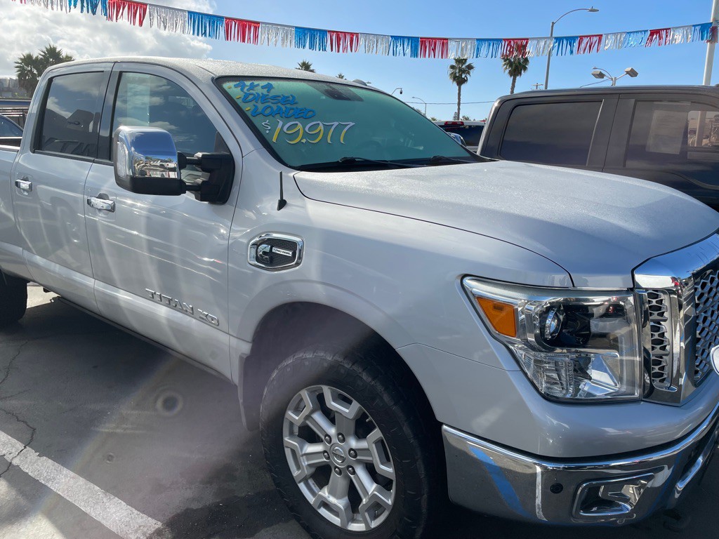 2017 Nissan Titan Image 1