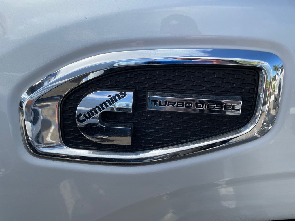 2017 Nissan Titan Image 3