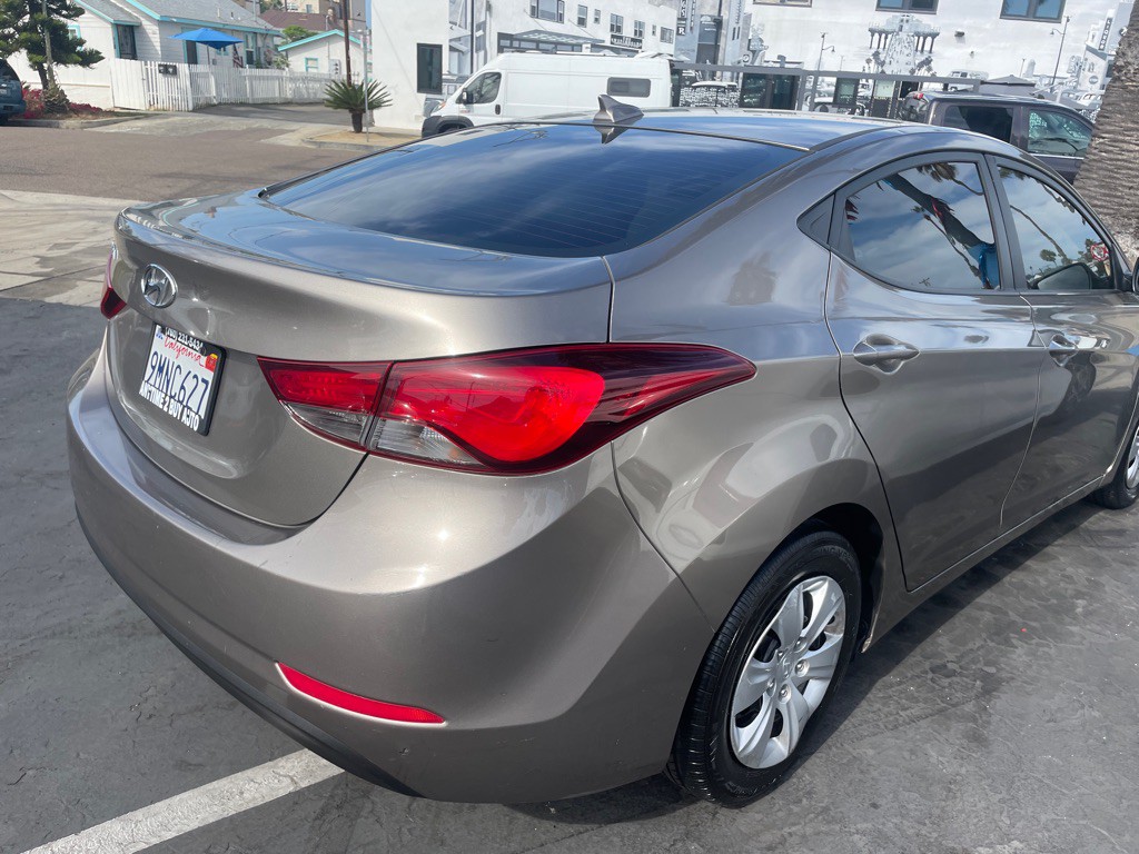 2016 Hyundai Elantra Image 4